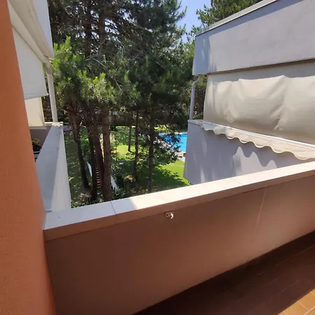 Monolocale Con Piscina E Terrazzo Bibione